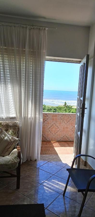 Breezy Seaview- On The Beach Amanzimtoti Buitenkant foto