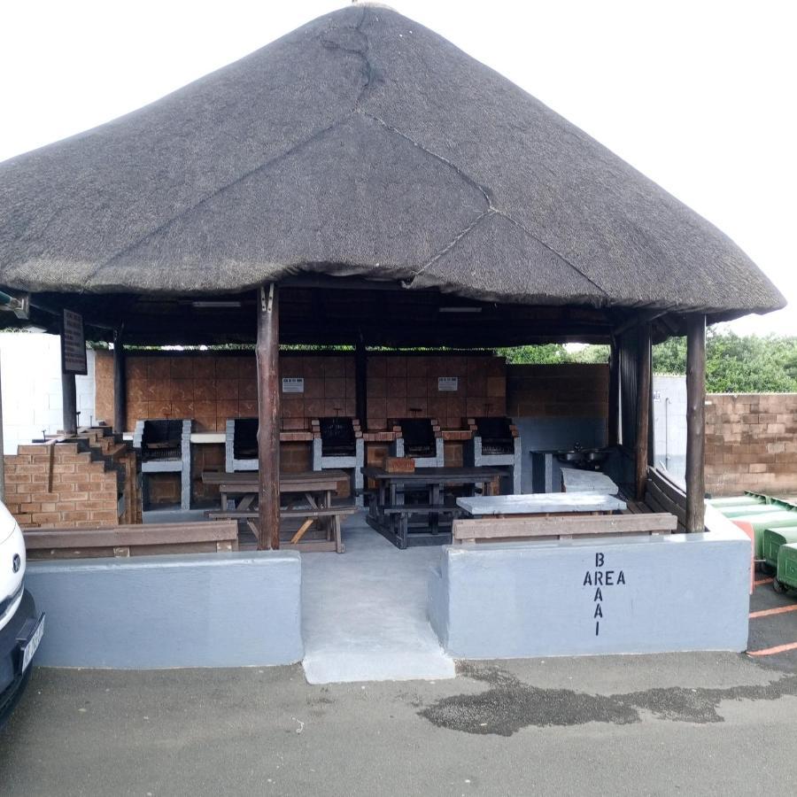 Breezy Seaview- On The Beach Amanzimtoti Buitenkant foto